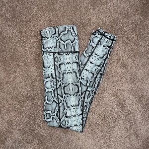 Snake Pocket Leggings